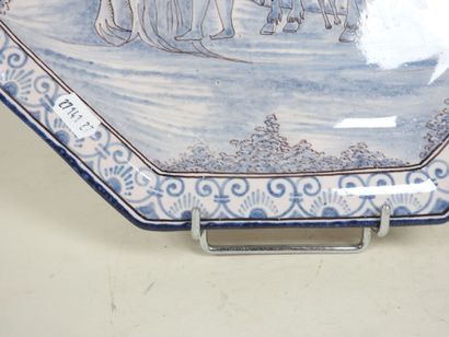 Nevers, Manufacture d'Antoine MONTAGNON (1838-1899).
Plat...
