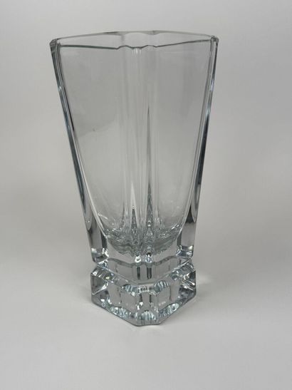 DAUM France.
Large molded and pressed crystal...