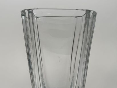 DAUM France.
Large molded and pressed crystal...
