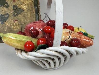 Coupe en trompe-l'œil de corbeille de fruits...