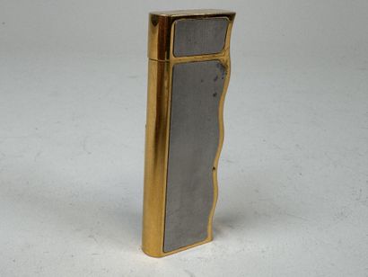 VAN CLEFF & ARPELS à Paris.
Briquet de poche...