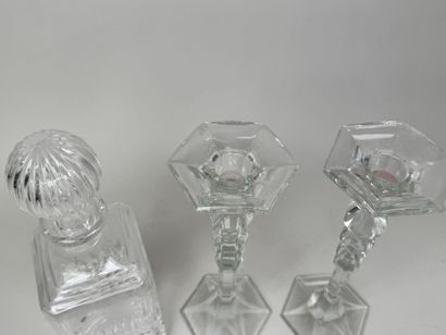 Lot en verre moulé comprenant :
- une paire...