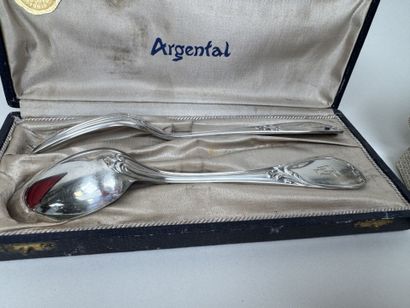 En coffret :
- CHRISTOFLE.
Série de 12 petites...