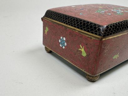 ASIE, XXe.
Coffret rectangulaire en laiton...