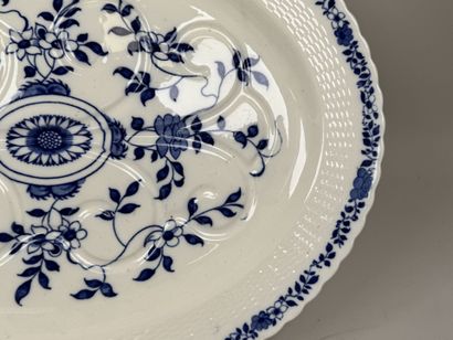 MINTON, late 19th century.
Large oval meat...