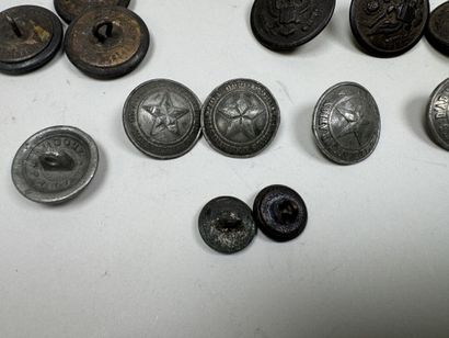 Lot de boutons d'uniforme.
(usures, oxyd...