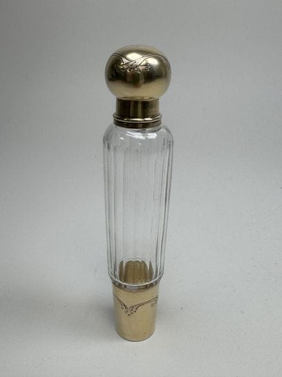 Flacon en cristal moulé et argent doré 950/1000,...