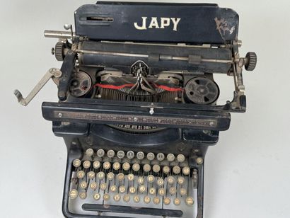 JAPY
Black lacquered cast-iron typewriter.
26...