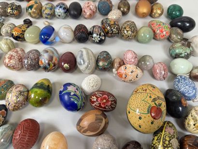 Important collection of eggs and decorative...