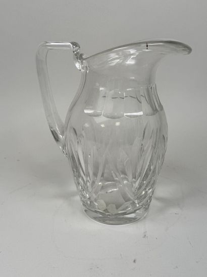 Saint LOUIS.
Pichet en cristal moulé et pressé.
Estampillé.
H....