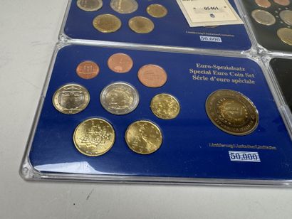 12 coffrets numismatique de pièces en Euro...