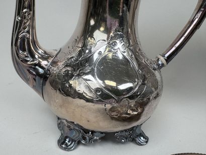Silver plated set including:
- a pitcher...