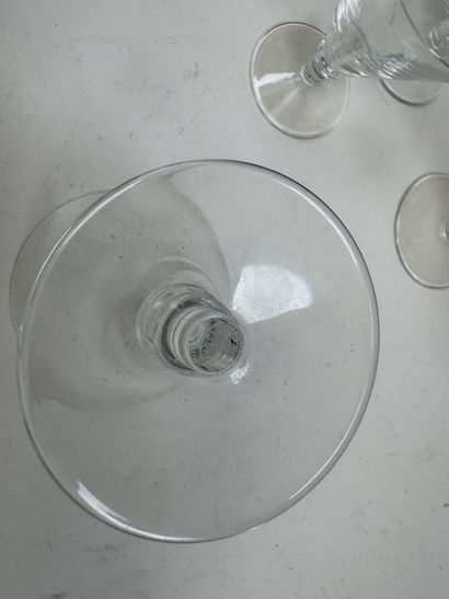SAINT LOUIS.
Partie de service de verres...