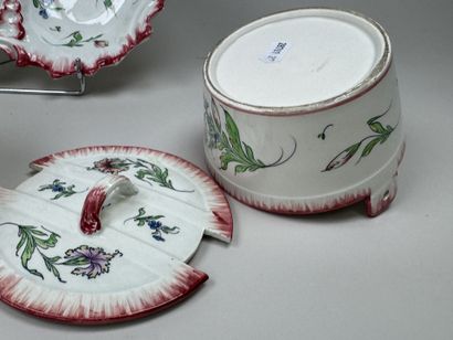 Set of fine polychrome earthenware pieces...