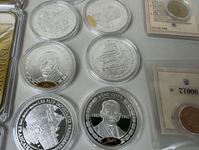 7 coffrets numismatique de pièces en Euro...