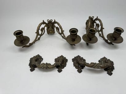 Paire d'appliques en bronze doré et ciselé...