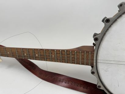 FRAMUS.
Banjo en bois et métal.
L. 97 cm.
(petites...