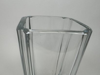 DAUM France.
Large molded and pressed crystal...