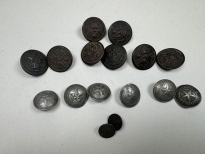 Lot de boutons d'uniforme.
(usures, oxyd...