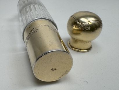 Flacon en cristal moulé et argent doré 950/1000,...