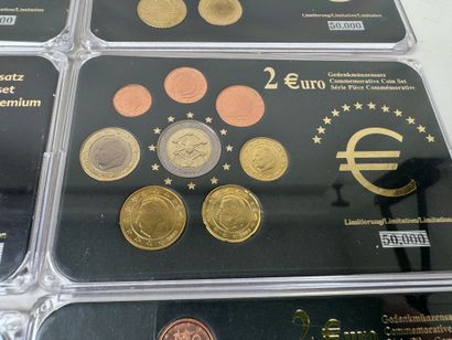 12 coffrets numismatique de pièces en Euro...
