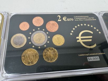 12 coffrets numismatique de pièces en Euro...