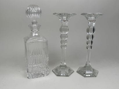 Lot en verre moulé comprenant :
- une paire...