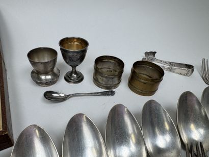 Silver plated set:
- Silver plated cutlery...