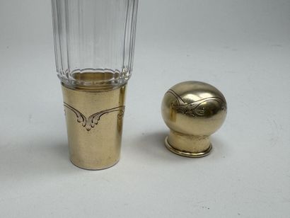Flacon en cristal moulé et argent doré 950/1000,...