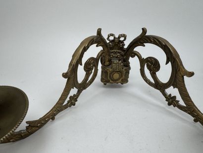 Paire d'appliques en bronze doré et ciselé...