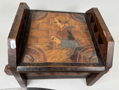 Set consisting of:
- A large, molded, polychrome...