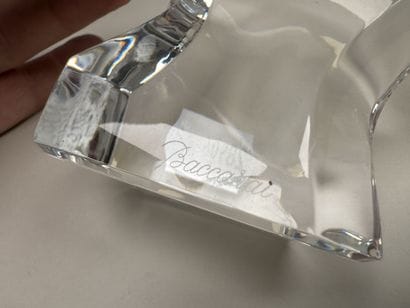 BACCARAT.
Molded crystal paperweight decorated...