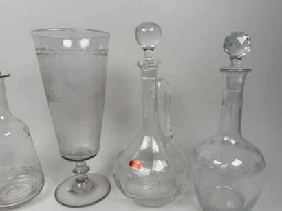 A set of 4 crystal and cut-and-engraved glass...