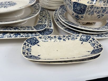GIEN.
A large set of blue-and-white earthenware...