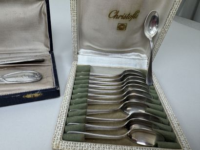 En coffret :
- CHRISTOFLE.
Série de 12 petites...