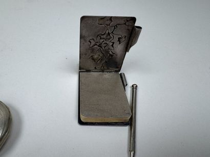Lot comprenant :
- deux montres de gousset...