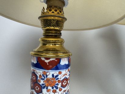 JAPON, IMARI, XXe.
Deux lampes pouvant former...