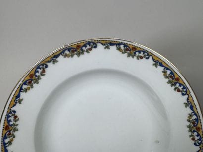 LIMOGES.
Partie de service en porcelaine...
