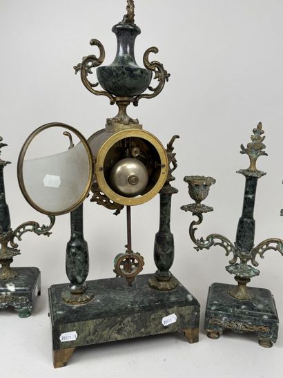 Garniture de cheminée en régule patiné et...