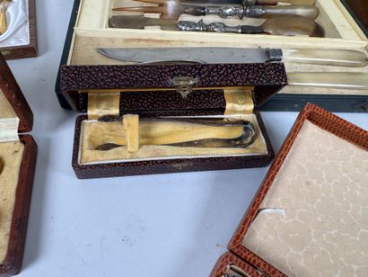 Important lot de couverts de table et de...