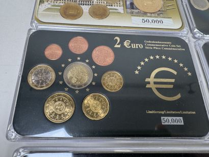 12 coffrets numismatique de pièces en Euro...