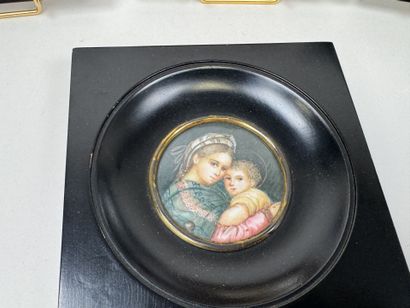 School, 20th century.
Portraits.
Four miniatures...
