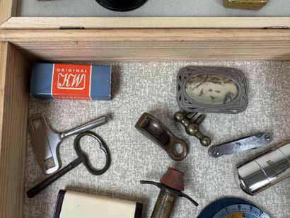 Important lot d'objets divers dont :
- Maurice...