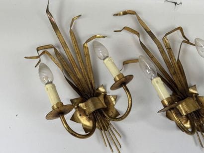Paire d'appliques en métal doré à deux bras...