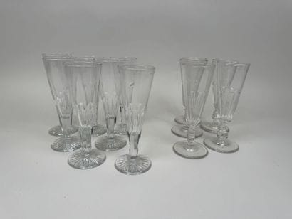 12 flutes à champagne en cristal.
H. 16,...