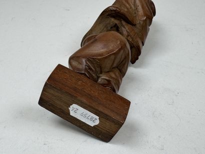 ART POPULAIRE.
Casse-noix en bois sculpté...