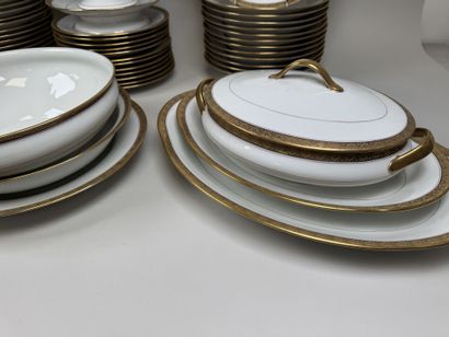 LIMOGES, 20th century.
A substantial dinner...