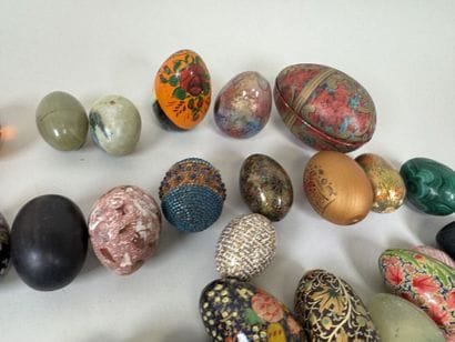Important collection of eggs and decorative...