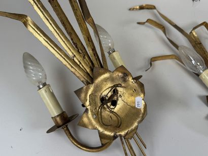 Paire d'appliques en métal doré à deux bras...