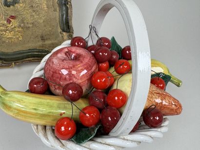 Coupe en trompe-l'œil de corbeille de fruits...